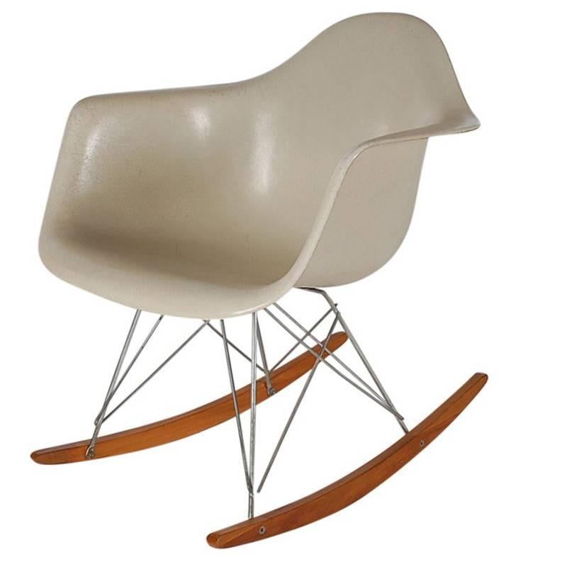 Mid-Century Modern Rocking Chair by Eames for Herman Miller in White Fiberglass