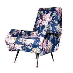 Fauteuil tapissé de tissu à fleurs d'Italie, années 1950