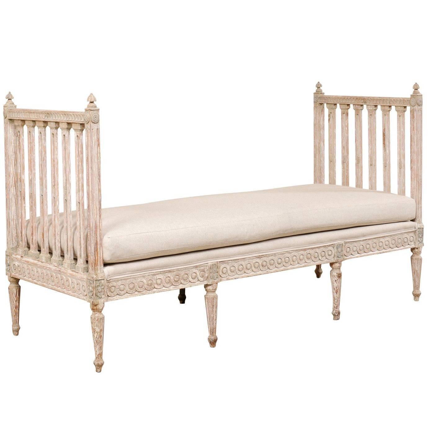 Swedish Period Gustavian Daybed Sofa Bench from the Late 18th Century in Cream