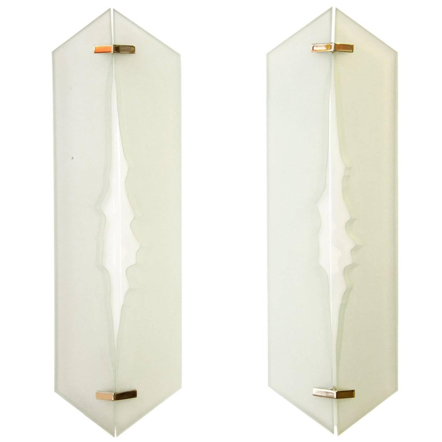 Fontana Arte, Pair of Wall Lights in Glass and Sandblasted Glass, 1960s For Sale