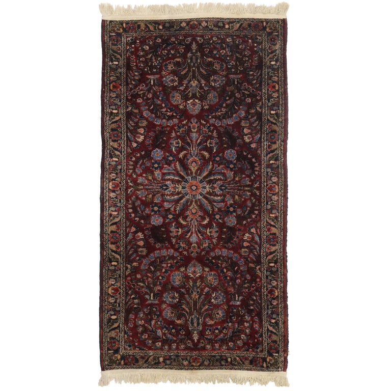 Antique Persian Sarouk Rug with Traditional Style For Sale at 1stdibs