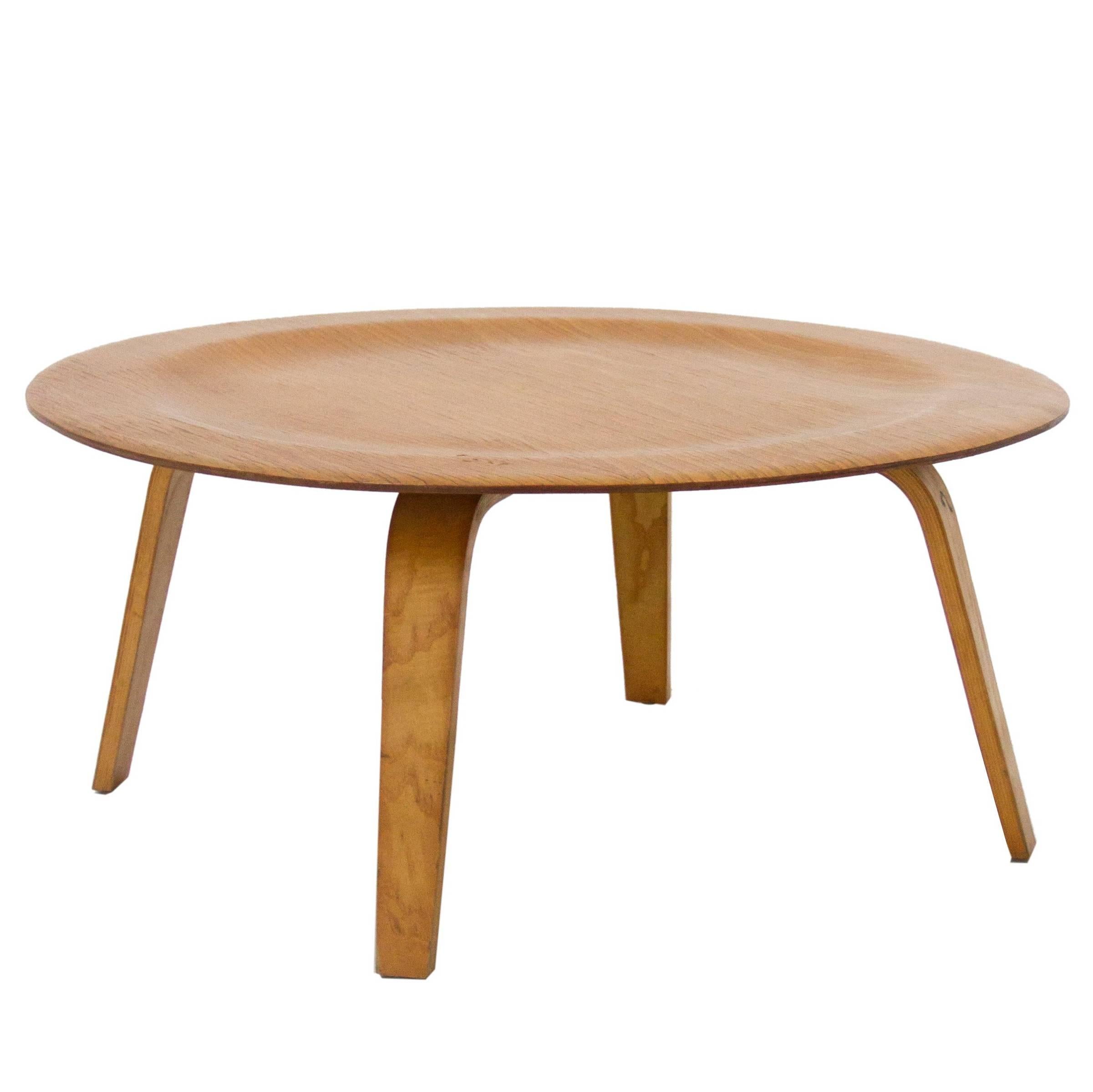 Charles & Ray Eames Coffee Table Model CTW in Plywood, 1940s United States