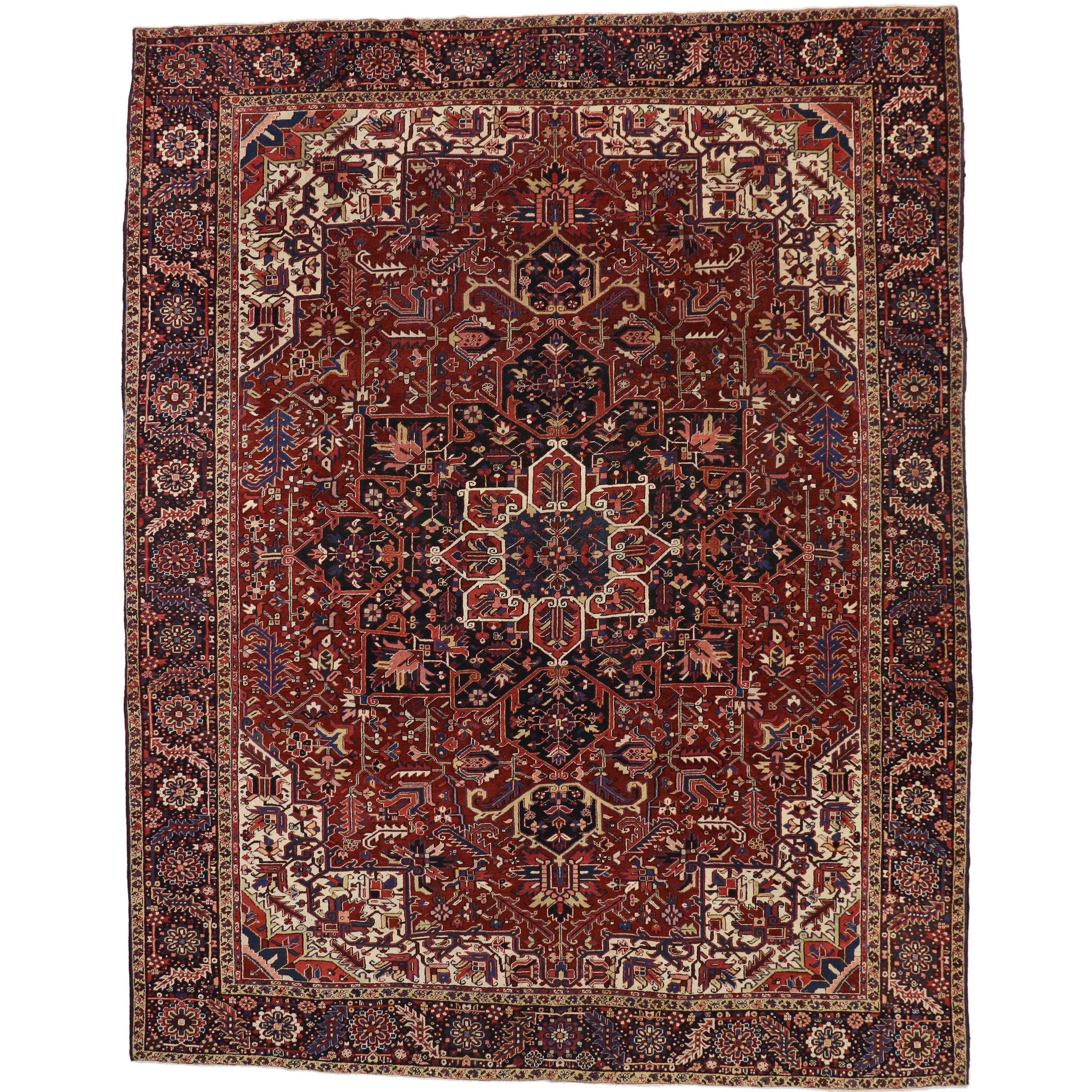 Tapis persan ancien Heriz avec manoir de style Tudor anglais