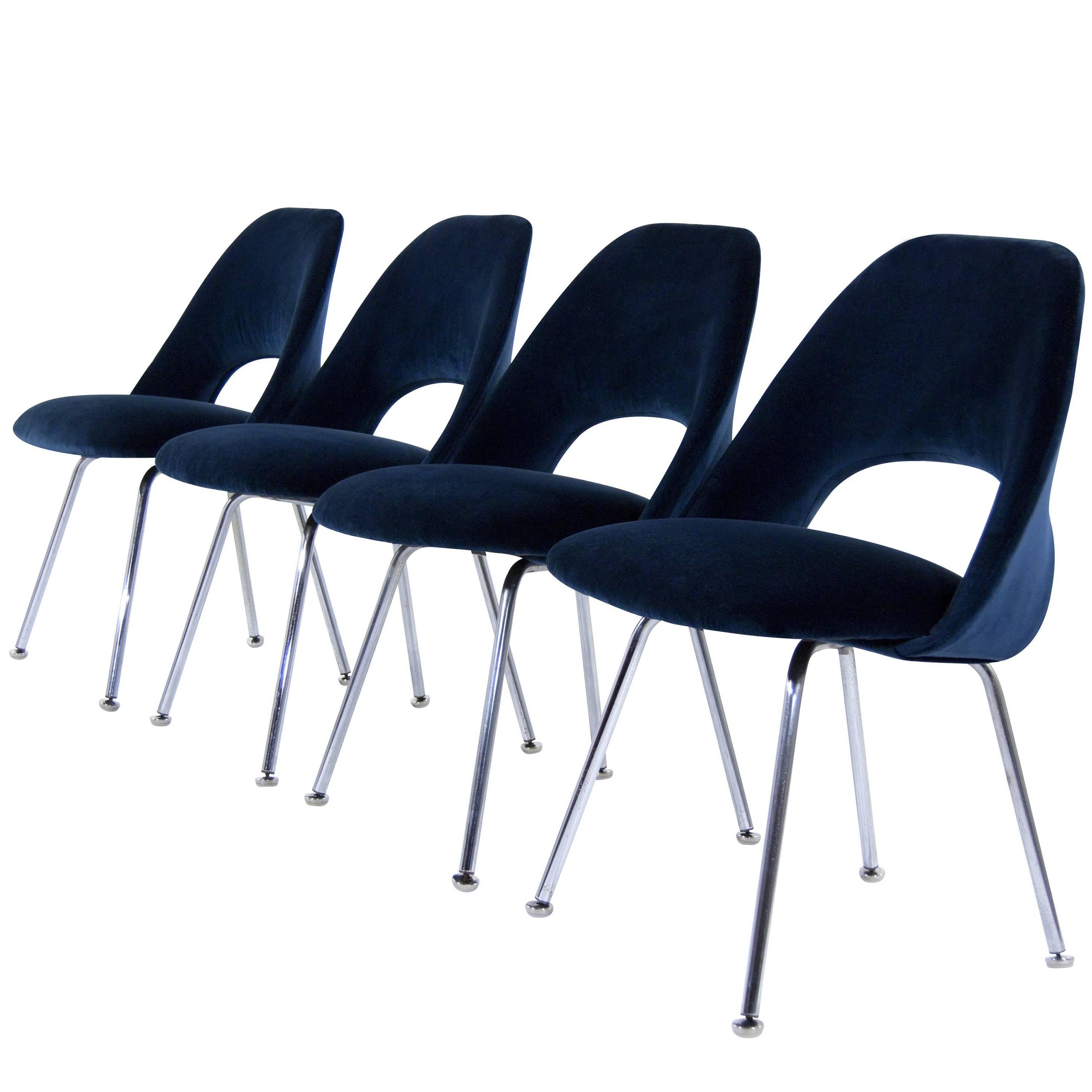 Set of Four Eero Saarinen for Florence Knoll Executive Side Chairs