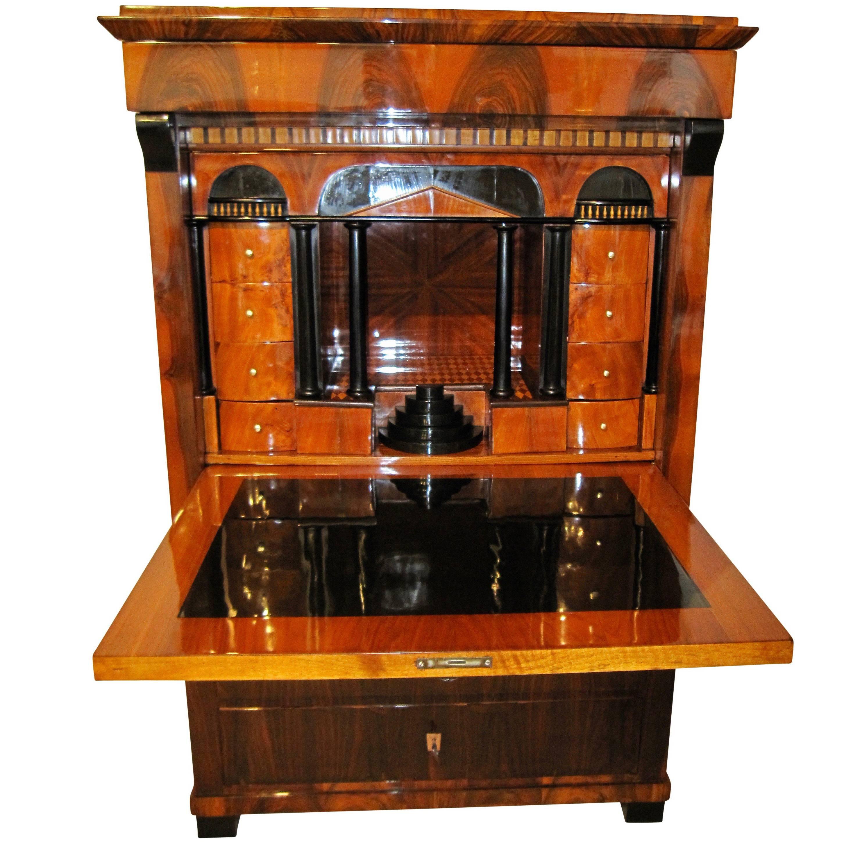 Architecturally interesting classicist Biedermeier secretaire from Southwest Germany about 1820.

This unique piece is completely restored and made in great urban / aristocratic quality.
It has a very beautiful book-matched and symmetrically running