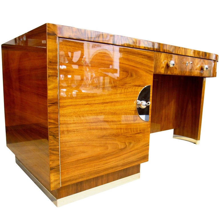 Bauhaus Desk, Möbel Deutsche Werkstätten, Walnut, Germany circa 1930 at