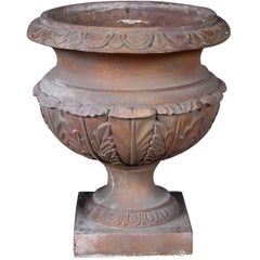 Urna de jardín maciza de terracota de estilo neoclásico en forma de campana