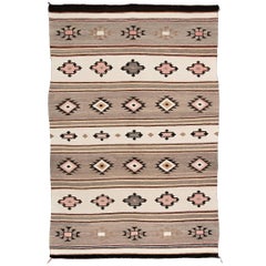 Tapis vintage Navajo Trading Post:: motif Chinle Revival:: circa 1935