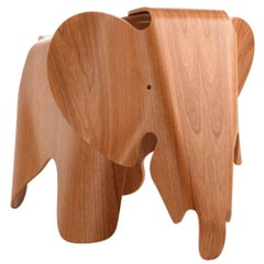 Éléphant en contreplaqué Ray et Charles Eames par Vitra