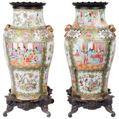 Paire de vases ou lampes à médaillons de roses chinois du 19ème siècle