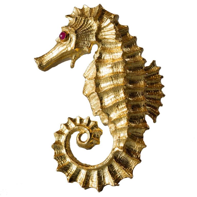 1970s David Webb Ruby Gold Seahorse Pin Brooch