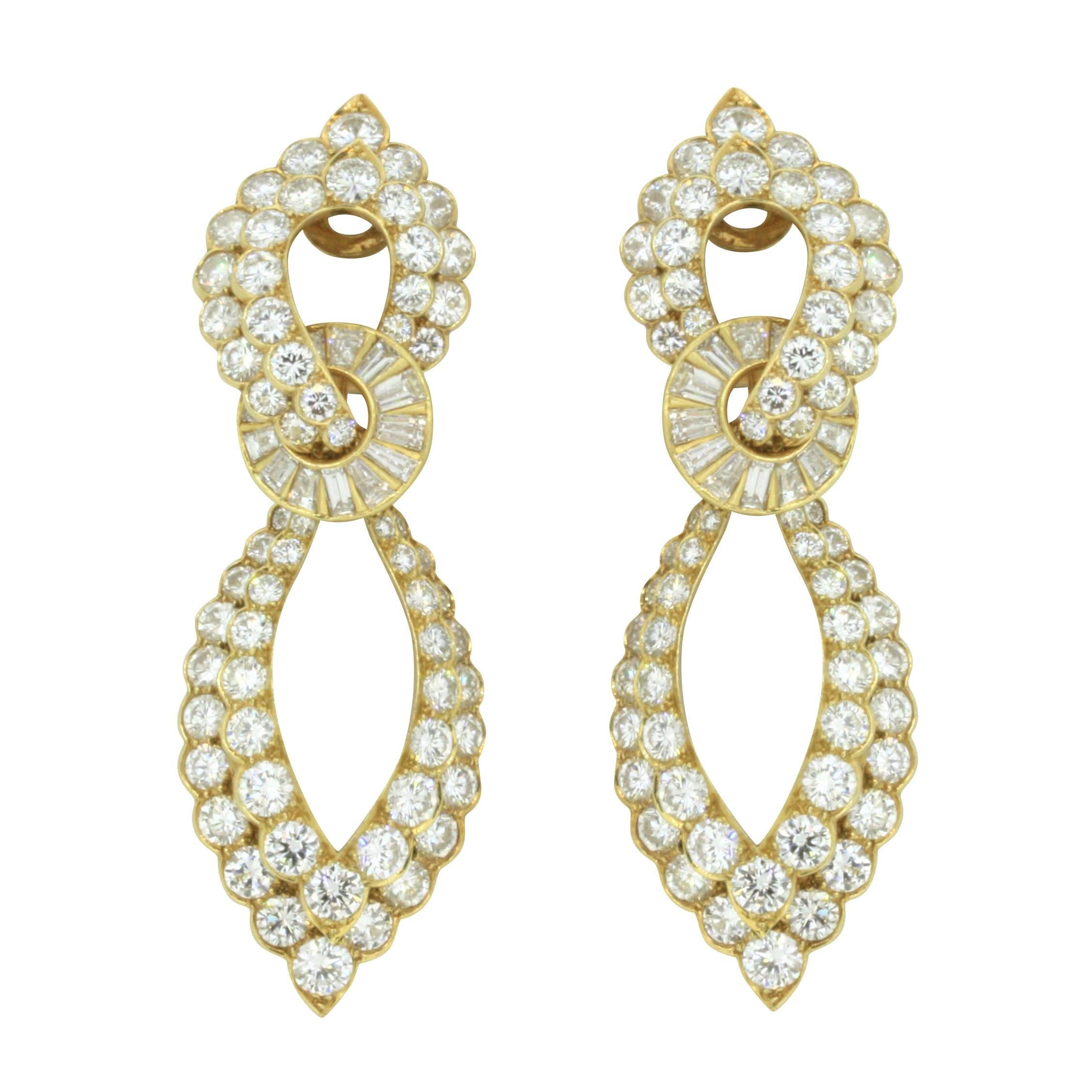 1971 Van Cleef & Arpels Diamond Gold Dangle Earrings For Sale