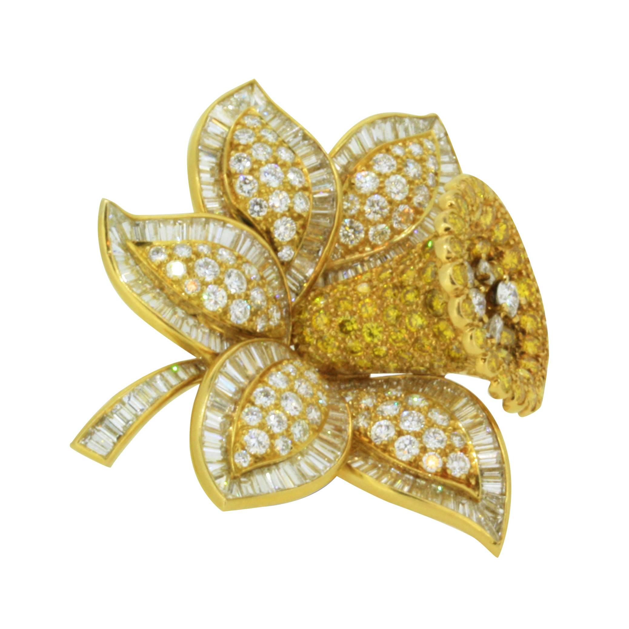 Van Cleef & Arpels Coloured Diamond gold Daffodil Brooch For Sale