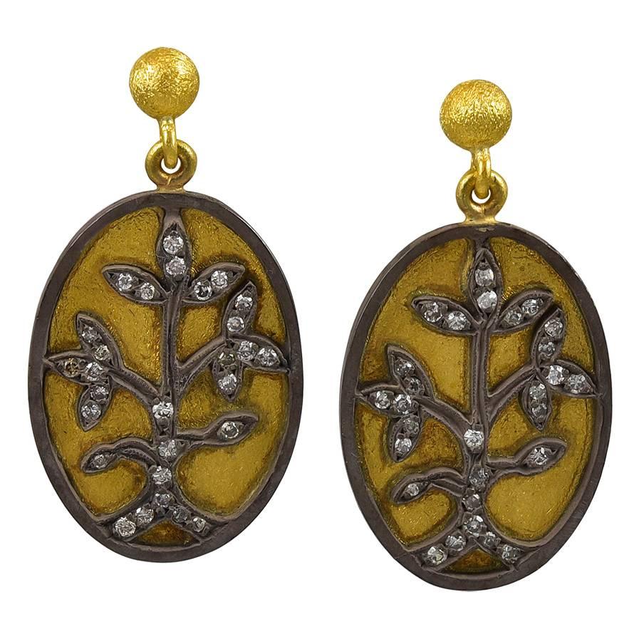 Selcuk Foliate Motif Diamond Gold Earrings