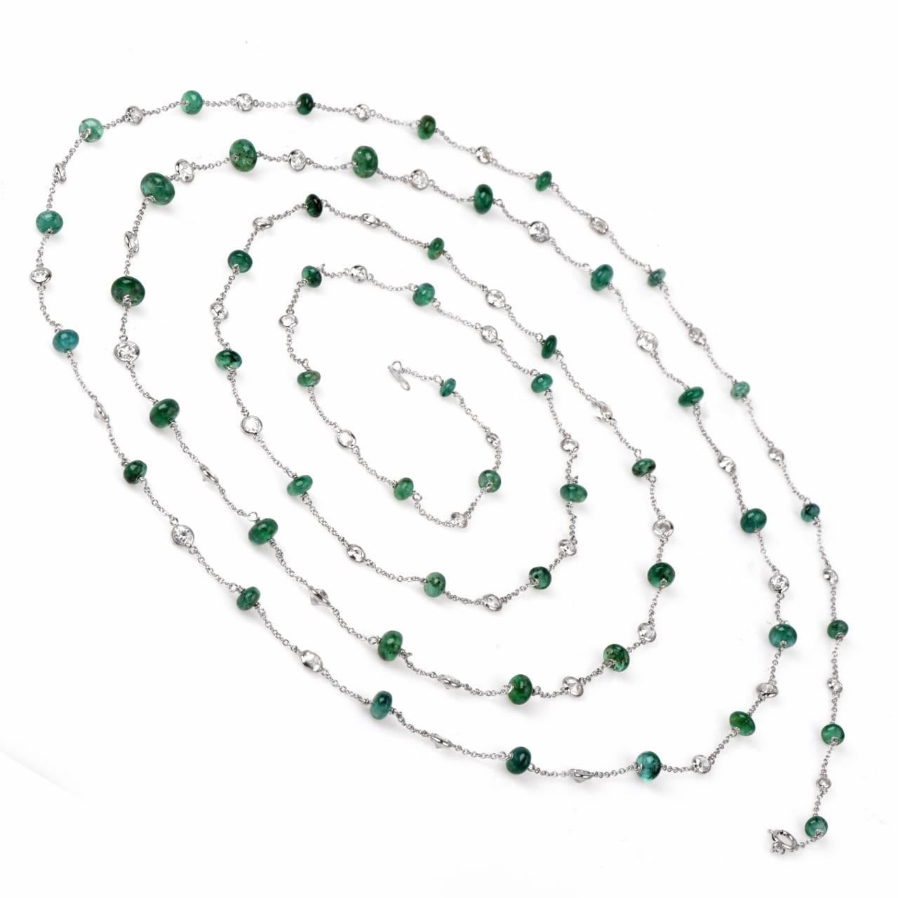 Collier à longue chaîne en platine avec diamant émeraude au mètre
