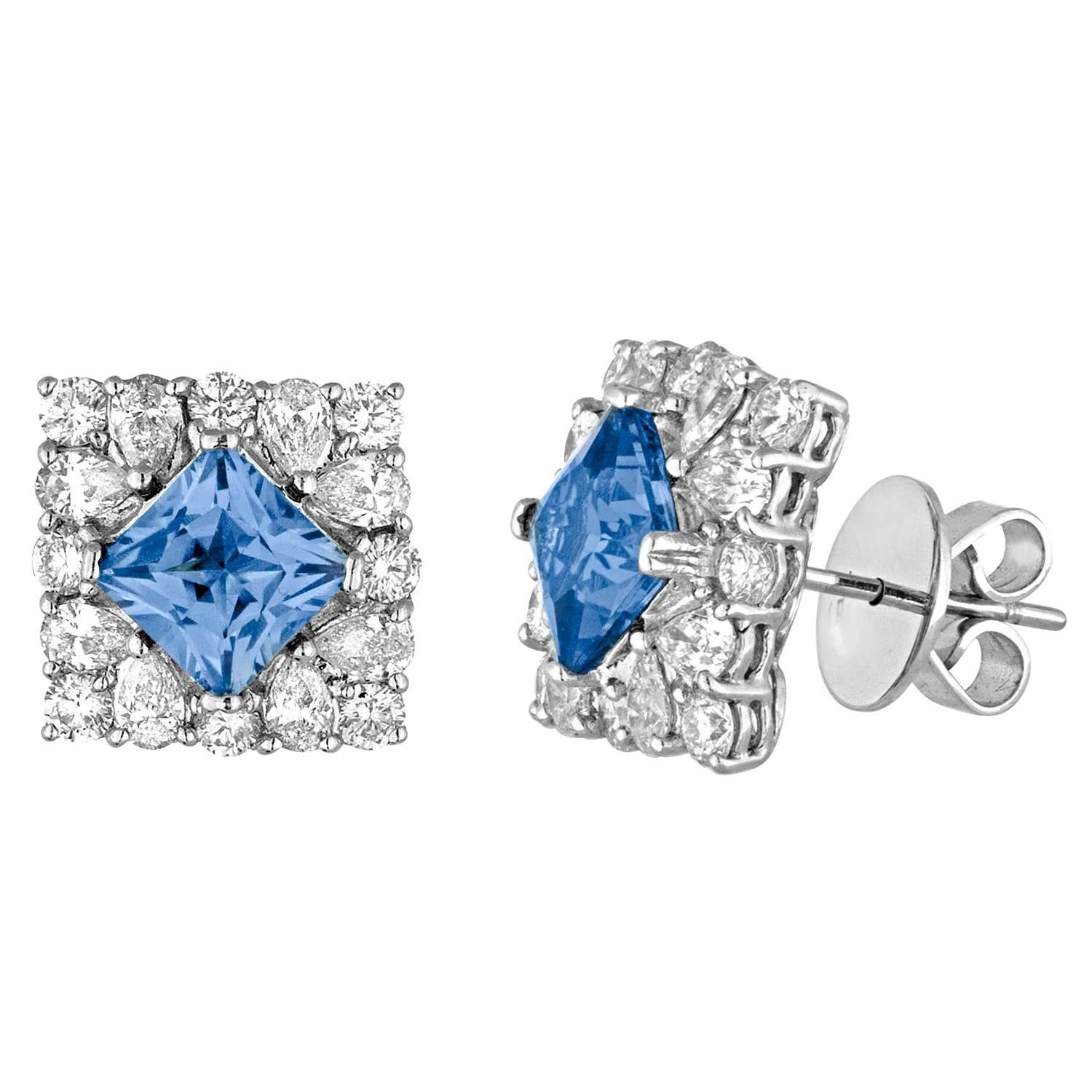 Clous d'oreilles carrés en or avec topaze bleue de 3,62 carats et diamants en vente