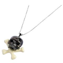 Deakin & Francis Silver Skull and Cross Bones Pendant