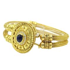 Bracciale in oro giallo 18 carati con diamanti e zaffiri in stile etrusco