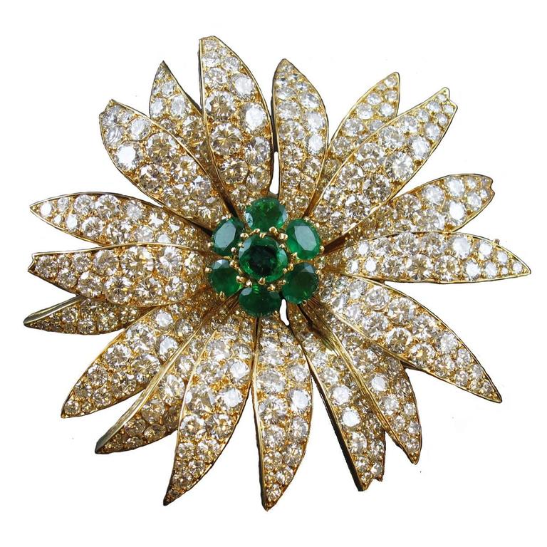 1950s Van Cleef and Arpels Emerald Diamond Gold Marguerite Flower ...