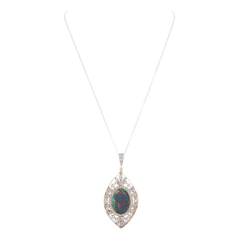 Pendentif édouardien en or et platine avec opale de 11,50 carats et diamants en vente