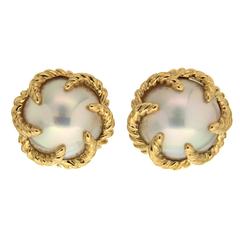 Mabe Pearl Gold Swirl Claws Clip Earrings