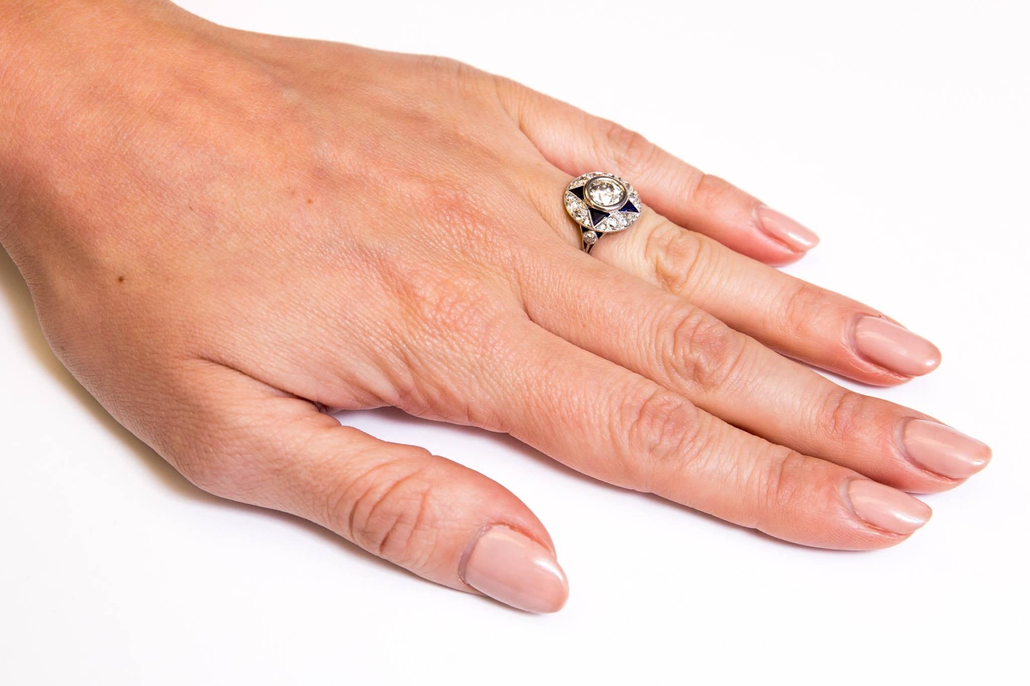 Art Deco 1.18 Carat Sapphire Diamond Platinum Ring  For Sale 1