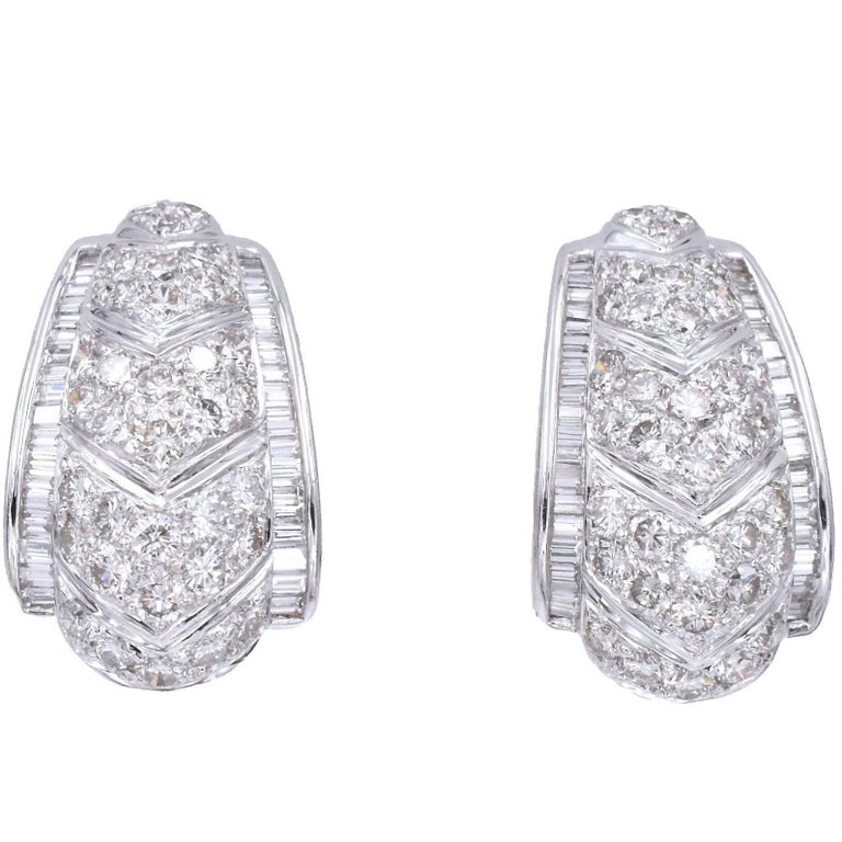 Classic Diamond Earrings For Sale at 1stDibs