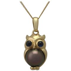 1970s Cultured Pearl and 0.21 Carat Sapphire, 18 k Yellow Gold 'Owl' Pendant
