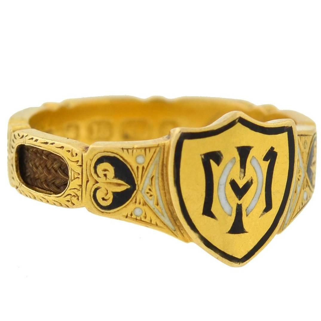 Anillo de luto de oro esmaltado inglés victoriano con pelo entretejido
