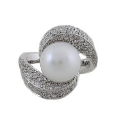 Retro Sea Pearl 1, 34 carat Diamond White 18 kt Gold Ring