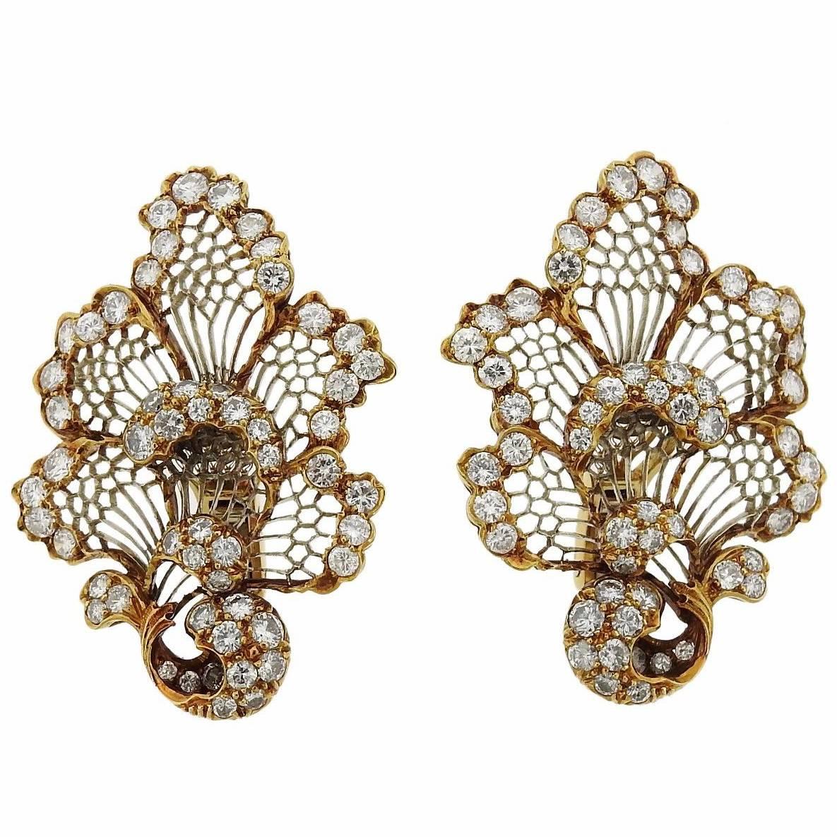 Exquisite Buccellati Honeycomb Gold Diamond Earrings For Sale