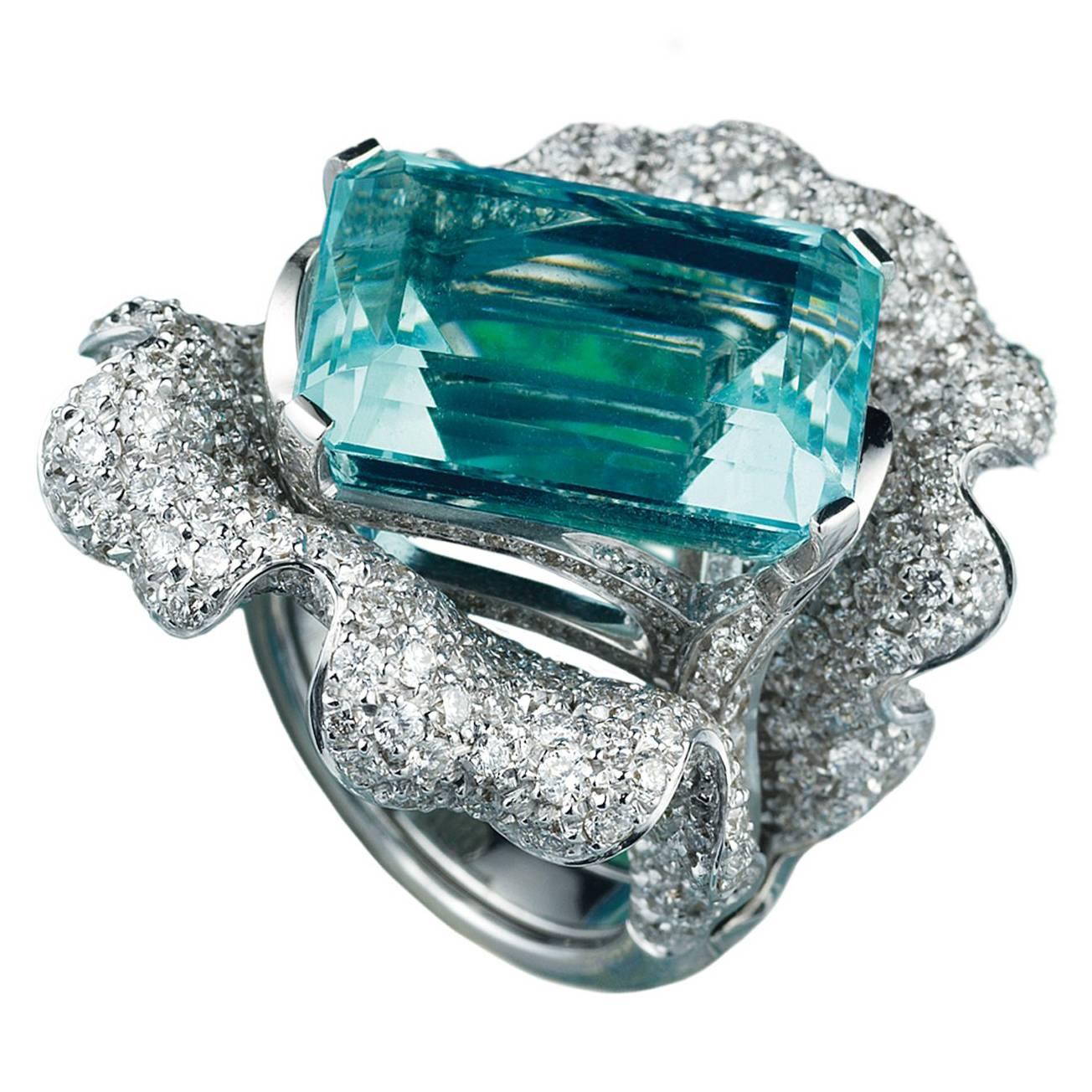 Cocktail 17.84 Carat Aquamarine White Diamond 18Kt Gold Two in One Ring