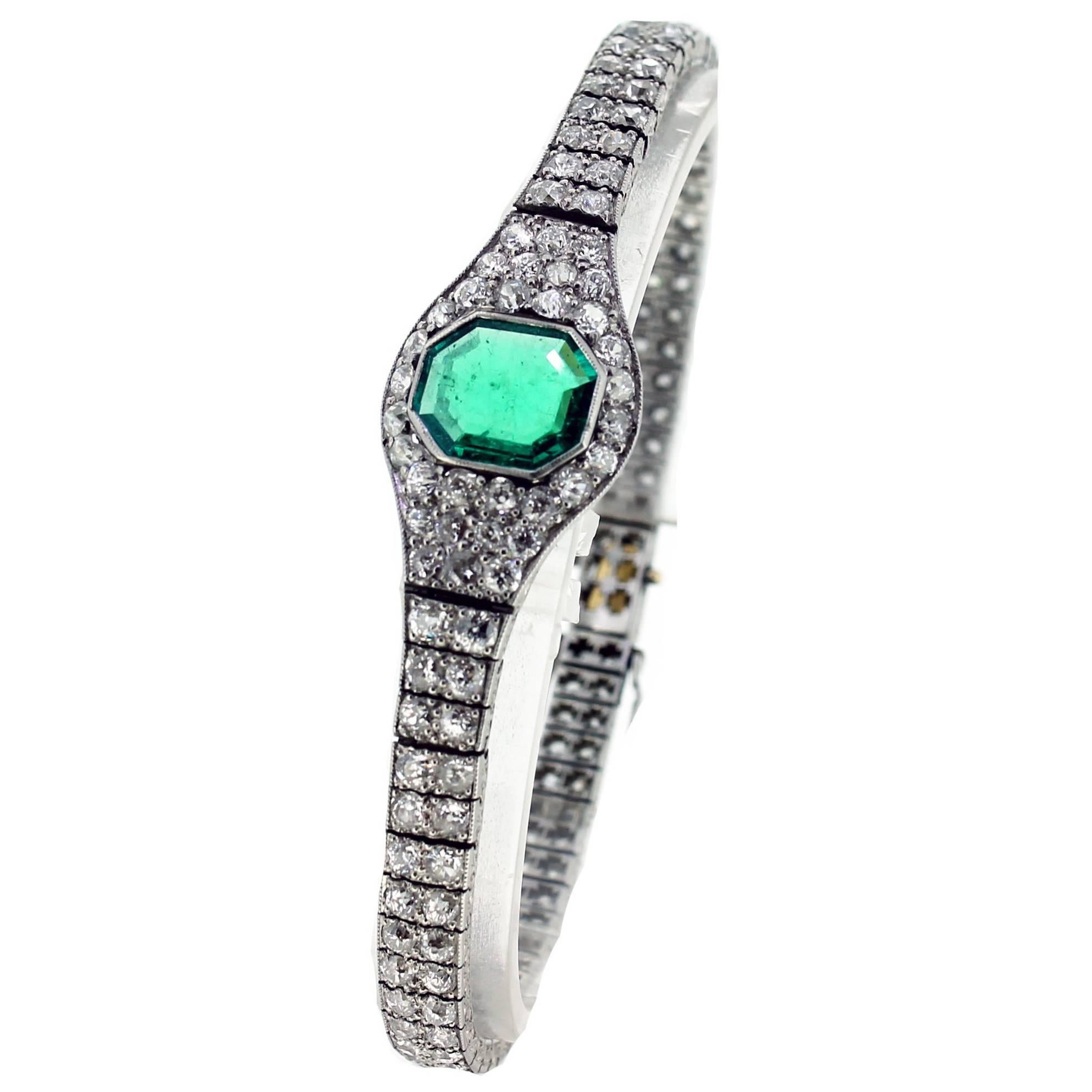 Art Deco Emerald Diamond platinum Bracelet, circa 1920 For Sale