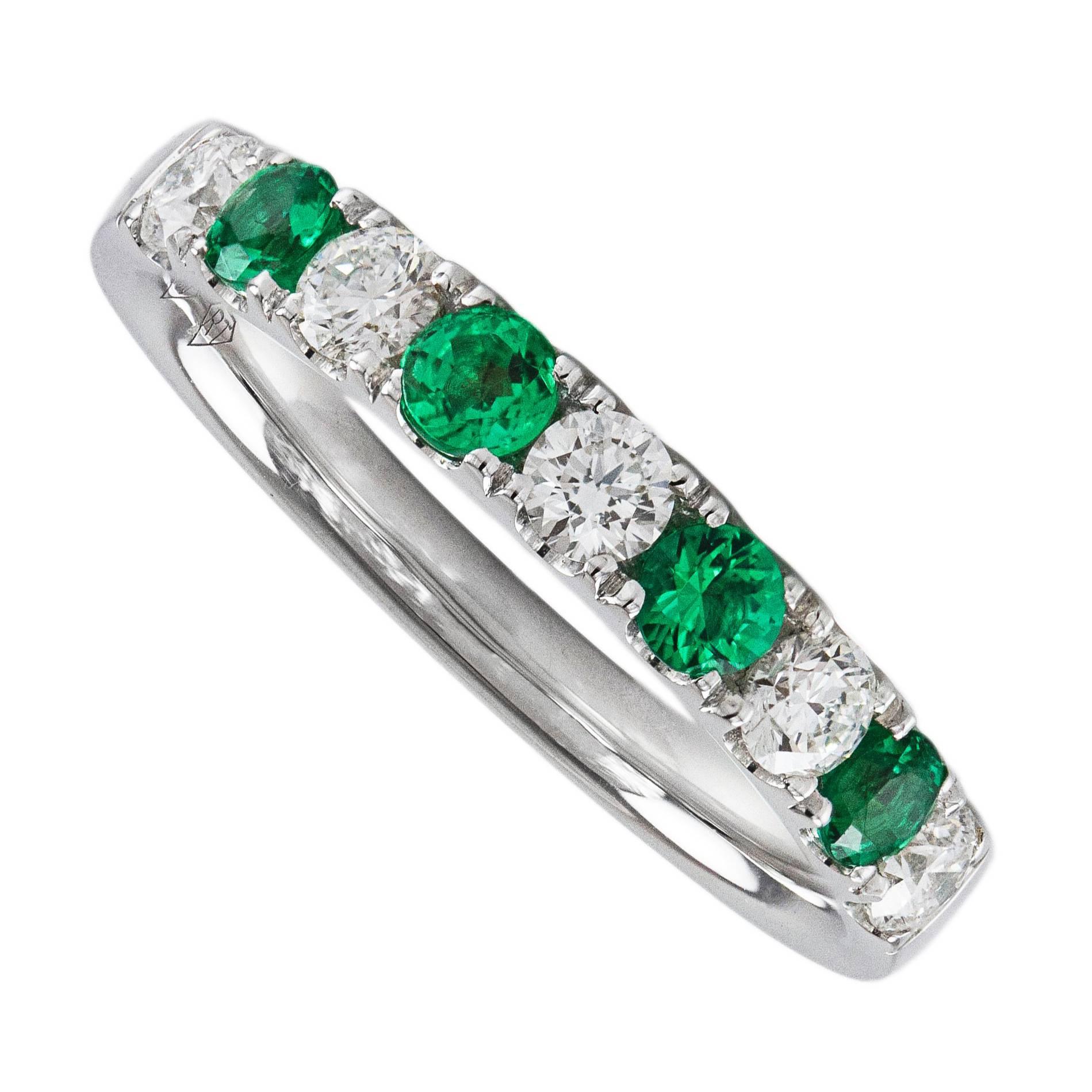 Alternating Emerald Diamond Gold Wedding Band Ring