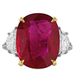Bague à trois pierres en rubis et diamant thaïlandais de 10,24 carats certifiée AGL