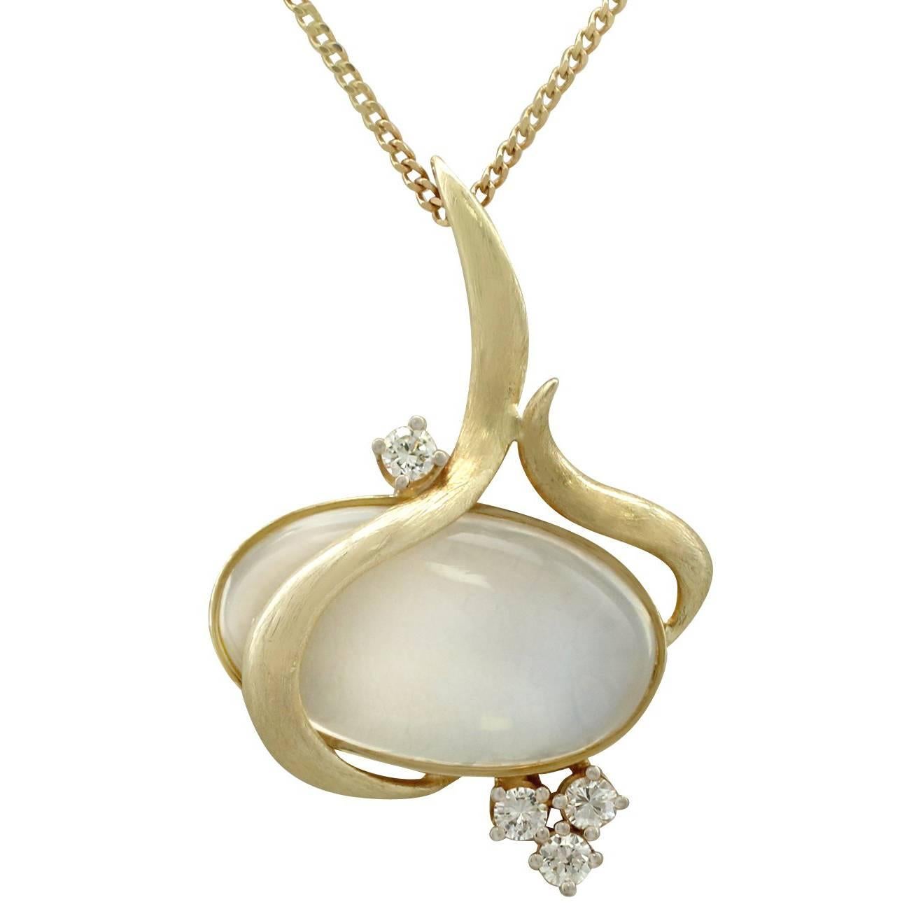 1970s 14.46 Carat Moonstone and Diamond Yellow Gold Pendant