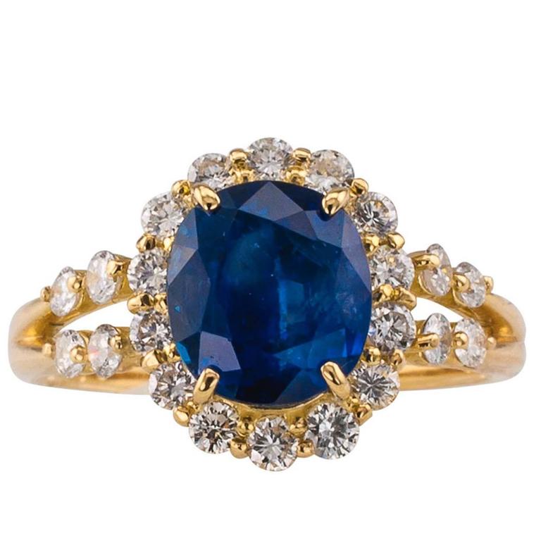 Sapphire Diamond Gold Cluster Ring For Sale at 1stdibs