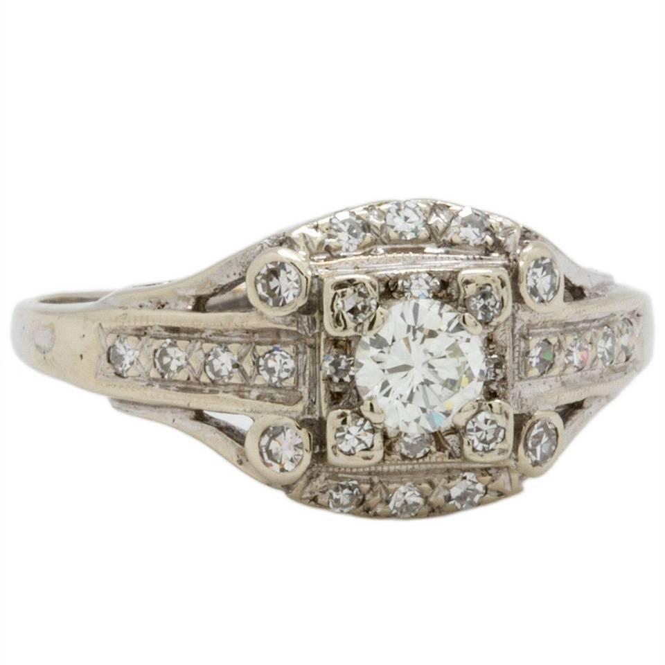 Vintage Diamond Engagement Ring 18K 0.30ct I-VS1 circa 1940s For Sale
