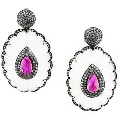 Boucles d'oreilles pendantes en or avec rubis, diamants et cristal