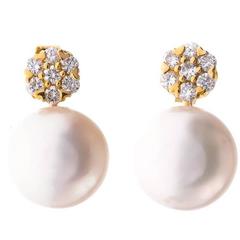 18 Carat Gold Akoya Pearl and 0.20 Carat Diamond Stud Earrings 2