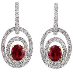 Roman Malakov Pendientes colgantes de rubí talla oval de 2,67 con diamante redondo