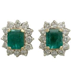 1990s 1.85 Carat Emerald and 1.25 Carat Diamond Yellow Gold Cluster Earrings 1