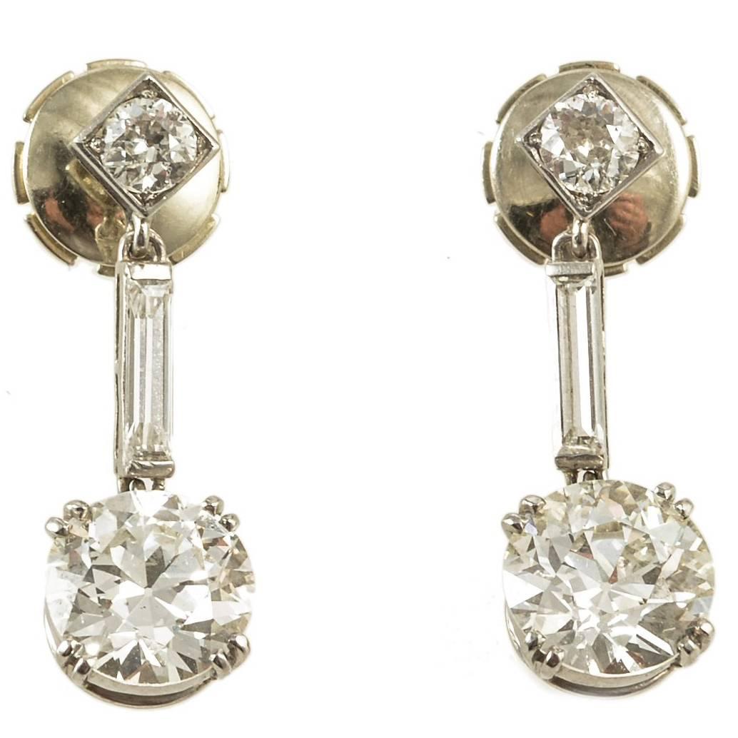 Art Deco Diamond Drop Earrings Platinum Set, circa 1920 For Sale