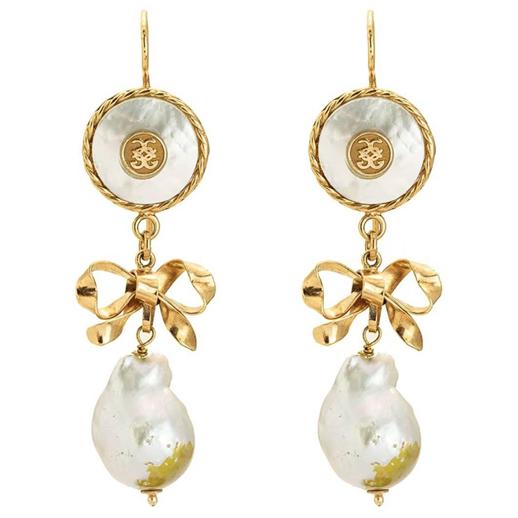 Couleurs de Geraldine Yellow Gold Dangle Pearl Earrings Interchangeable For Sale