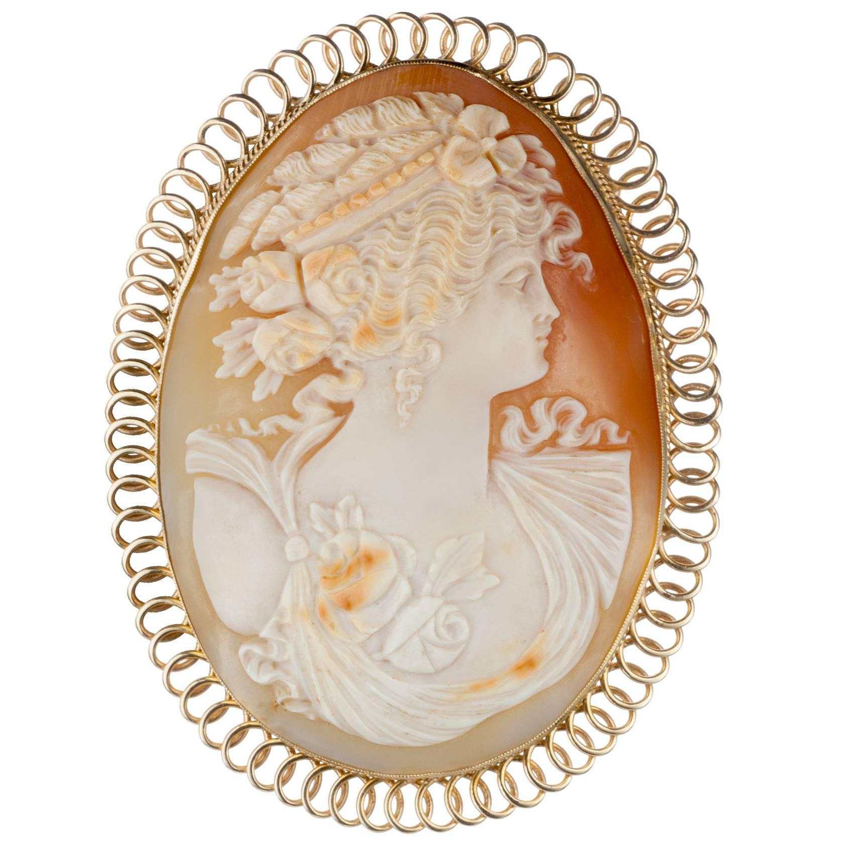 Shell Cameo in 14-Karat Yellow Gold For Sale