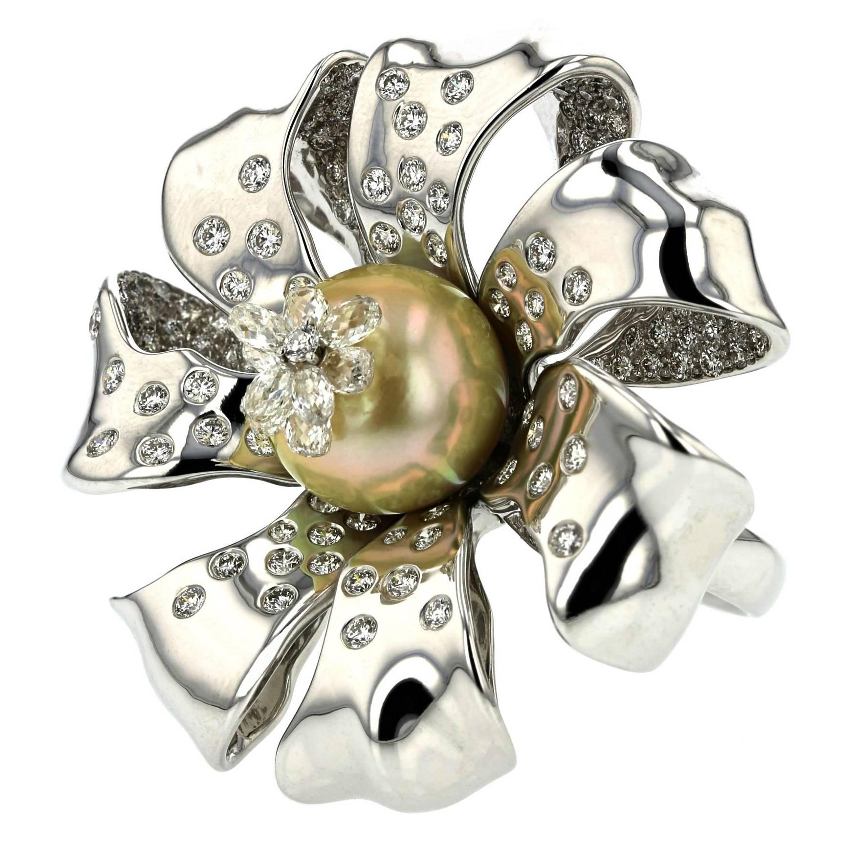 Ring White Gold 18 Karat 46.60g Pearl 15.39 Carat White Diamonds 4.70 Carat For Sale