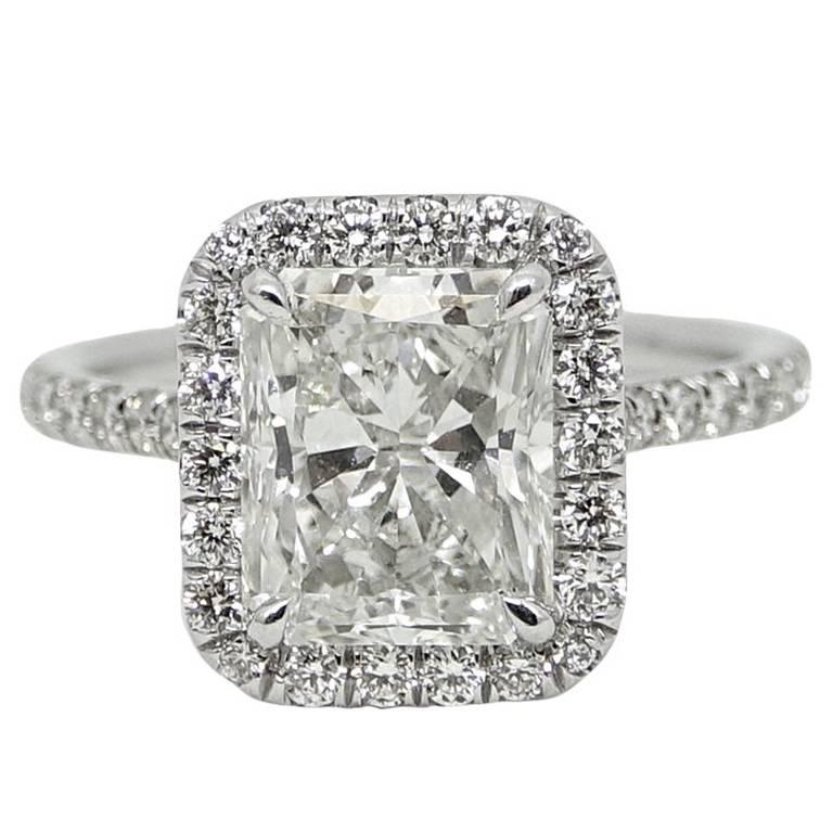 3.03 Carat Radiant Cut Diamond Platinum Engagement Ring For Sale