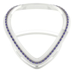 Collier tennis en or blanc avec tanzanite et diamants par Juliette Wooten