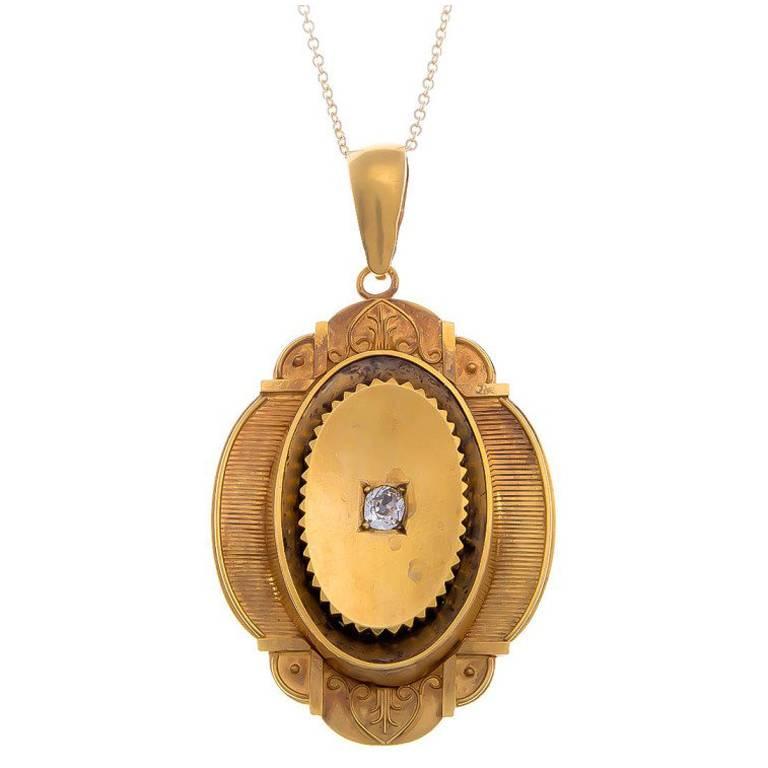 Victorian 18 Carat Gold 0.20 Carat Diamond Memorial Locket For Sale