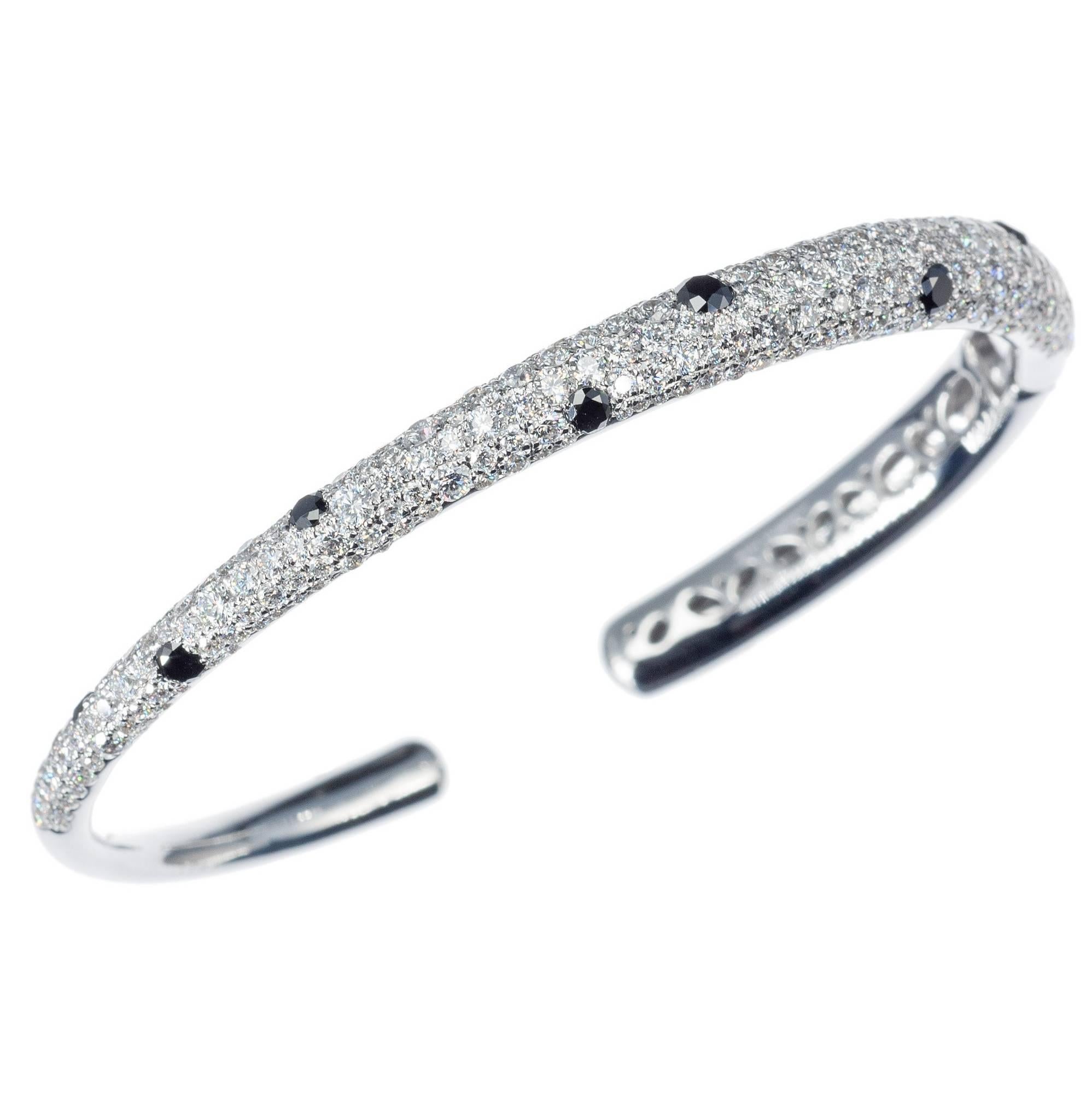 Kwiat “Cobblestone” Diamond Bracelet in 18 Karat White Golda For Sale